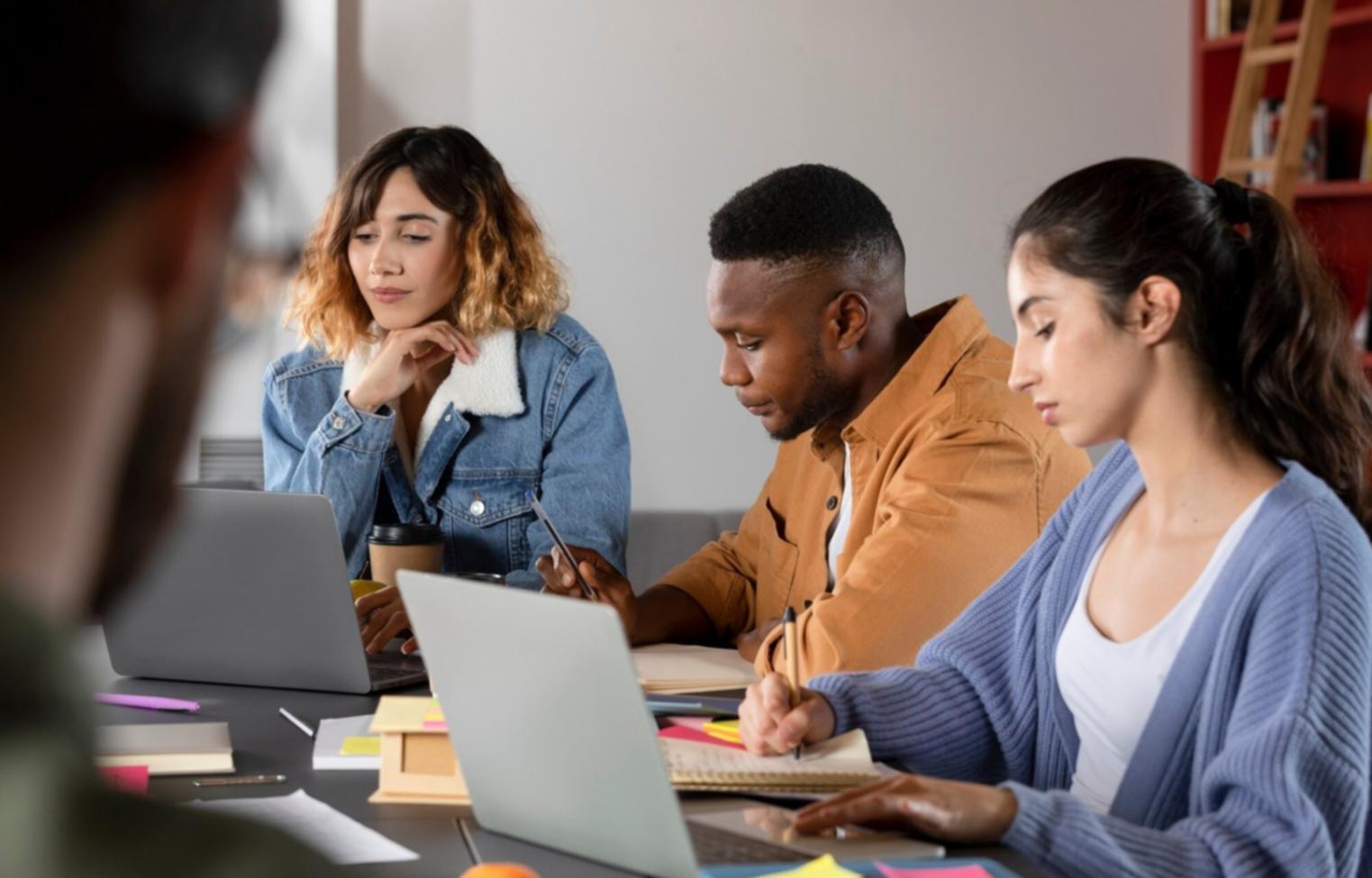 Technische Infrastruktur und Server-Setup für cloudbasierte Lernsysteme